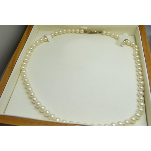 954 - A cultured pearl necklace, bracelet and two pairs of pearl earrings, all 9ct gold mounted, the pearl... 