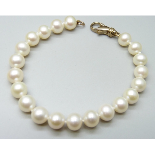 954 - A cultured pearl necklace, bracelet and two pairs of pearl earrings, all 9ct gold mounted, the pearl... 