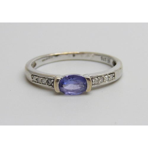 962 - A 9ct white gold, tanzanite and zircon ring, 2.1g, P