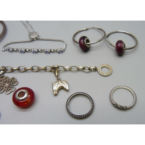 999 - A silver Pandora bangle and three silver ring, a Thomas Sabo silver charm bracelet, etc.