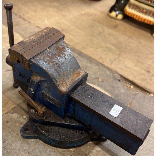 227 - A large cast iron Record industrial vice