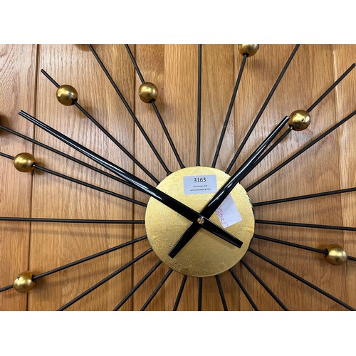 3163 - A retro sunburst clock