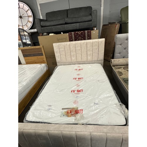 3136B - A double memory foam mattress 4' 6