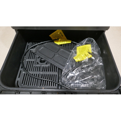 6156 - Sur La Table Air Fryer - Damaged (338-84) *This lot is subject to Vat