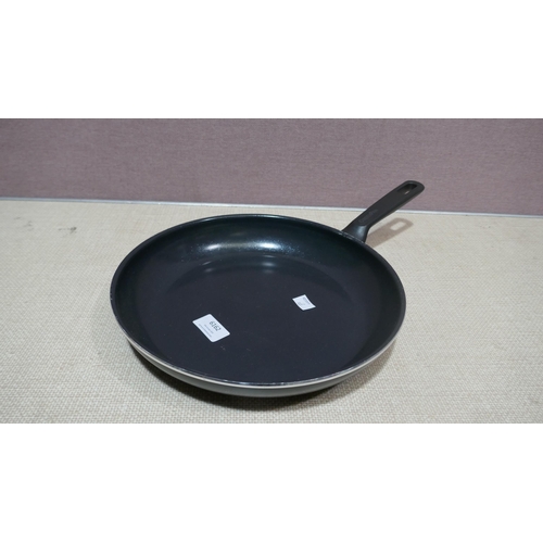 6162 - Greenpan Fry Pan (338-107) *This lot is subject to Vat