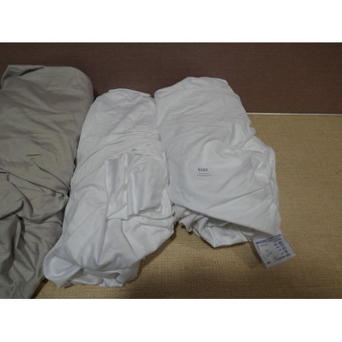 6163 - 4x Sanderson 300Tc Double Fitted Sheet (338-105,106) *This lot is subject to Vat