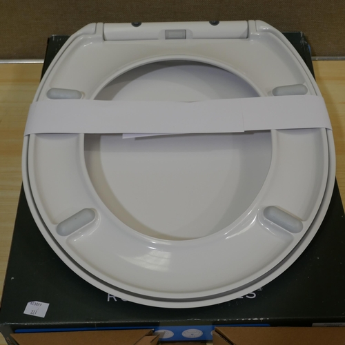 6253 - Roper Rhodes Secure Fix Toilet Seat (338-221) *This lot is subject to Vat