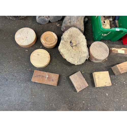 5127 - A large quantity of wood turning blanks, a quantity of seasoned yew and an oak burr