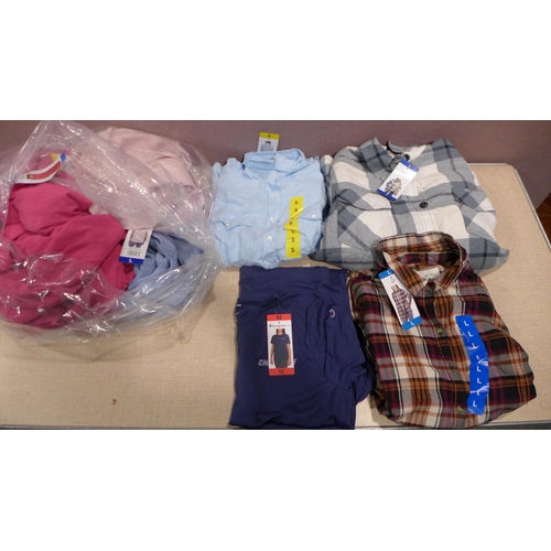 6227 - A quantity of womens mixed clothing to include dresses, tops, shirts, etc. (L335)  *This lot is subj... 