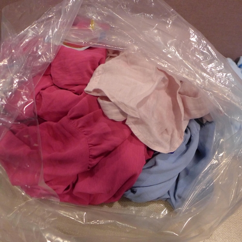 6227 - A quantity of womens mixed clothing to include dresses, tops, shirts, etc. (L335)  *This lot is subj... 