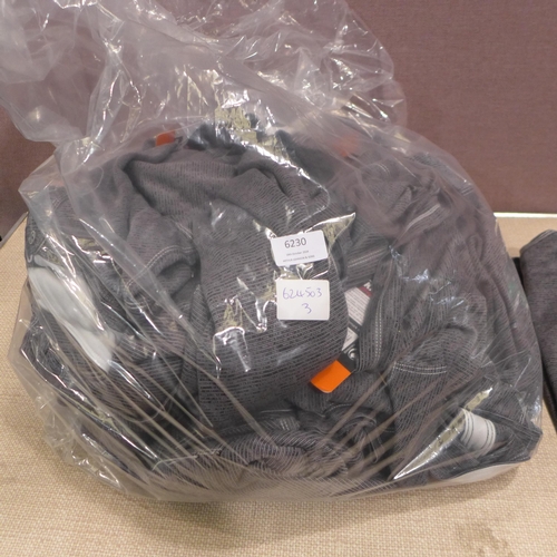 6230 - A quantity of mens grey polo shirts, various sizes (L337)  *This lot is subject to VAT