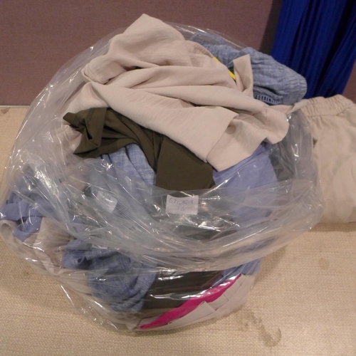 6244 - A quantity of womens clothing to include trousers and joggers, various sizes (L337)  *This lot is su... 