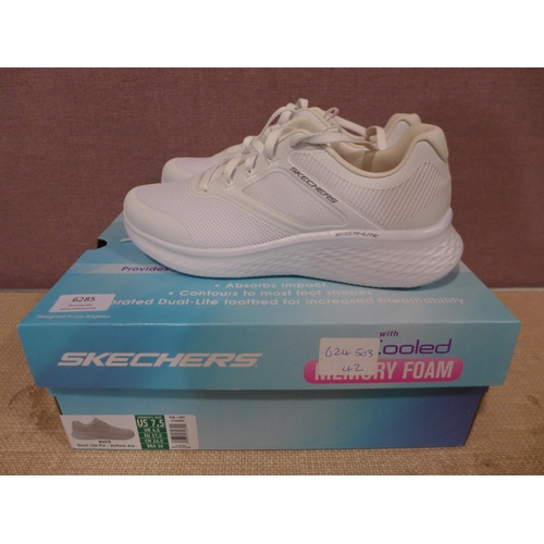 6285 - Skechers Uniform Avenue trainers, white, size UK 4.5 (L337)  *This lot is subject to VAT