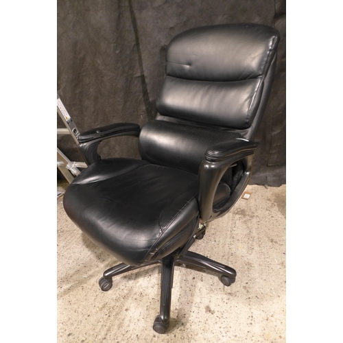 6310 - La-Z-Boy Air Exec Chair (Damaged) -  Model 51537 , Original RRP £174.99 + Vat (338-183) *This lot is... 