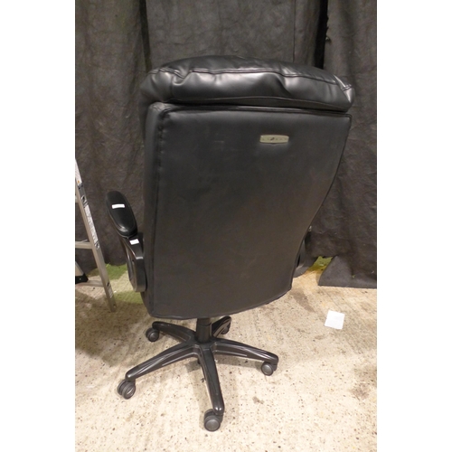 6310 - La-Z-Boy Air Exec Chair (Damaged) -  Model 51537 , Original RRP £174.99 + Vat (338-183) *This lot is... 