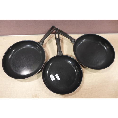 6203 - 3 x Mixed Greenpan Fry Pans (338-387,388) *This lot is subject to Vat