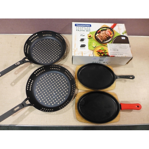 6204 - 2x Tramontina Fajita cast Iron Pans And 2x Oxo Perforated Fry Pans (338-397,402,403) *This lot is su... 