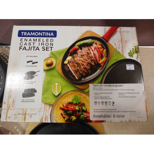 6204 - 2x Tramontina Fajita cast Iron Pans And 2x Oxo Perforated Fry Pans (338-397,402,403) *This lot is su... 