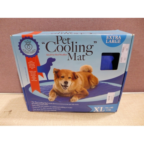 6218 - Cool Club Dog Cooling Mat XL, Scruffs Roll Up Travel Bed 100 X 70Cm (338-181,197) *This lot is subje... 