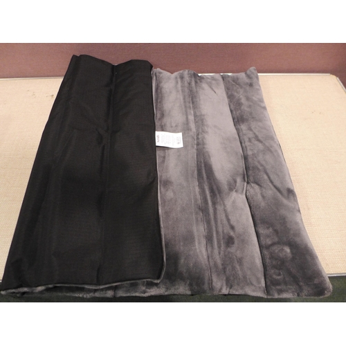 6218 - Cool Club Dog Cooling Mat XL, Scruffs Roll Up Travel Bed 100 X 70Cm (338-181,197) *This lot is subje... 