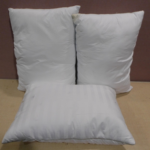 6219 - 3x Mixed Hotel Grand Pillows (338-200,201) *This lot is subject to Vat