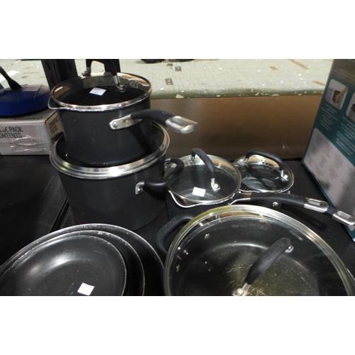 6221 - Circulon Cookware ( Used) (338-199) *This lot is subject to Vat