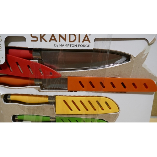 6052 - Sekai Skandia Knife Set (338-282) *This lot is subject to Vat