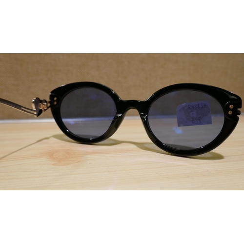 6079 - Vivienne Westwood Black Plastic Sunglasses ( Damaged) - Model Vw5060 , Original RRP £107.86 + Vat (3... 