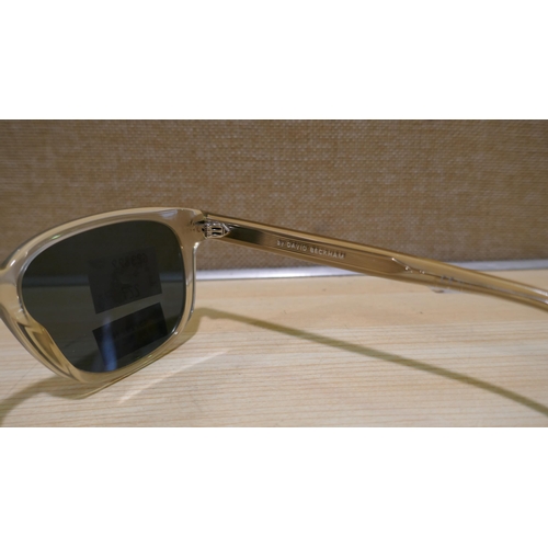 6091 - David Beckham crystal Plastic Sunglasses (338-227) *This lot is subject to Vat