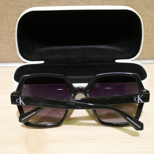 6094 - Calvin Klein Black Plastic Sunglasses (338-232) *This lot is subject to Vat