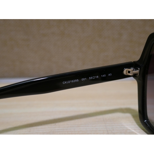 6094 - Calvin Klein Black Plastic Sunglasses (338-232) *This lot is subject to Vat