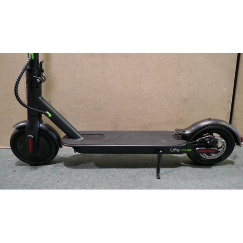 6108 - Li-fe 250 Air electric scooter - No Charging Lead