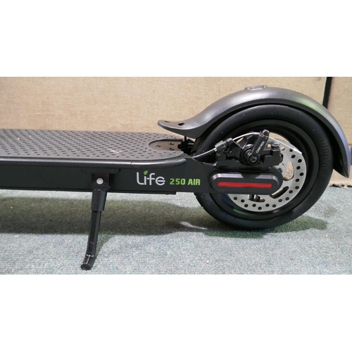 6108 - Li-fe 250 Air electric scooter - No Charging Lead