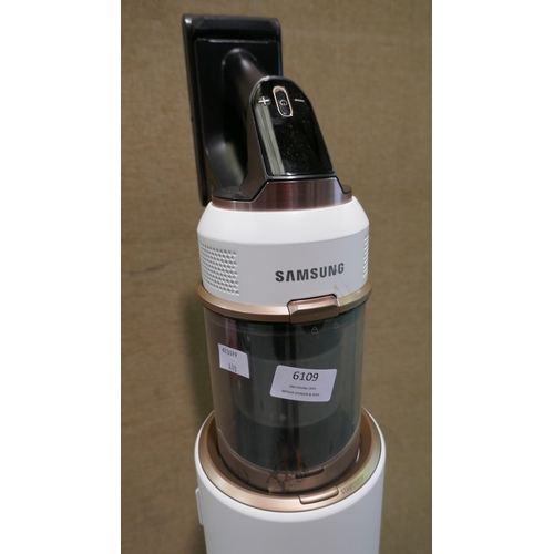 6109 - Samsung Bespoke Stick Vacuum Cleaner With Battery ( Head Requires Attention), Original RRP £499.99 +... 