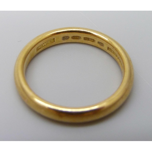 7001 - A 22ct gold wedding band ring, 4.5g, K