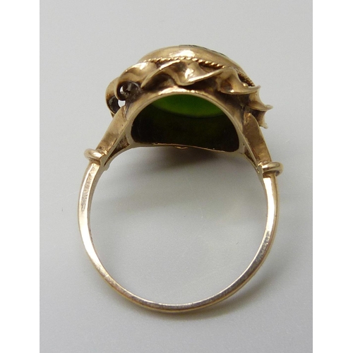 7015 - A 9ct gold oval carved jade ring, London 1960, stone 1.7 x 1.3cm, 7.5g, U