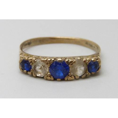 7016 - A 9ct gold blue and white spinel set ring, 2.2g, Q