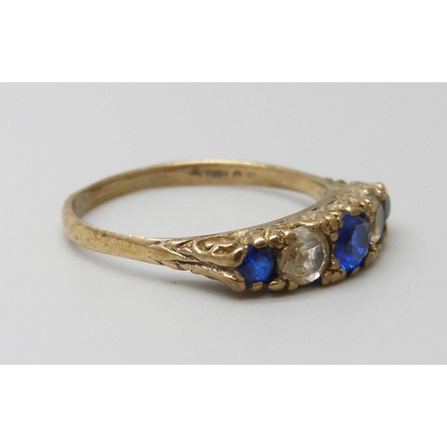 7016 - A 9ct gold blue and white spinel set ring, 2.2g, Q