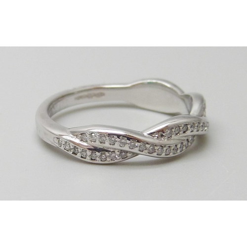 7025 - An 18ct white gold diamond set twist ring, G SI, 4.1g, M