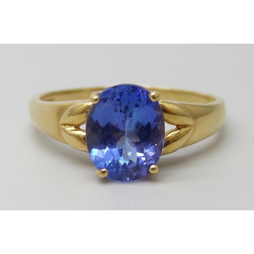 7035 - An 18ct gold AAA oval tanzanite ring, stone 0.9 x 0.7cm, 4g, T