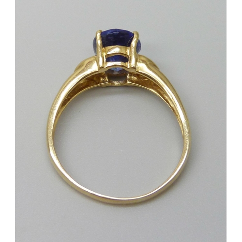 7035 - An 18ct gold AAA oval tanzanite ring, stone 0.9 x 0.7cm, 4g, T