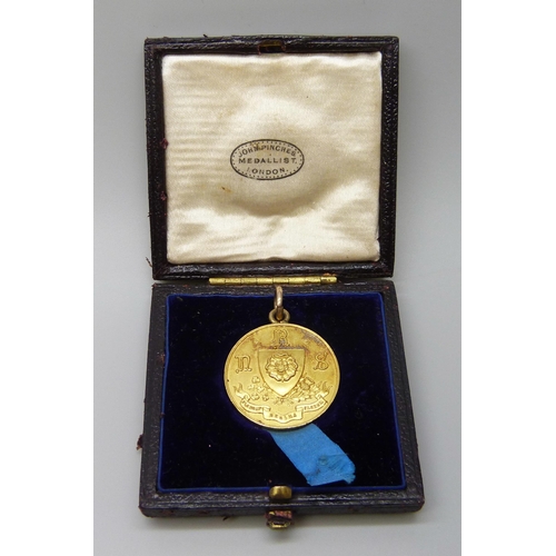 7044 - A late Victorian yellow metal National Rose Society medallion, Salterhebble 1895, cased, 9.7g