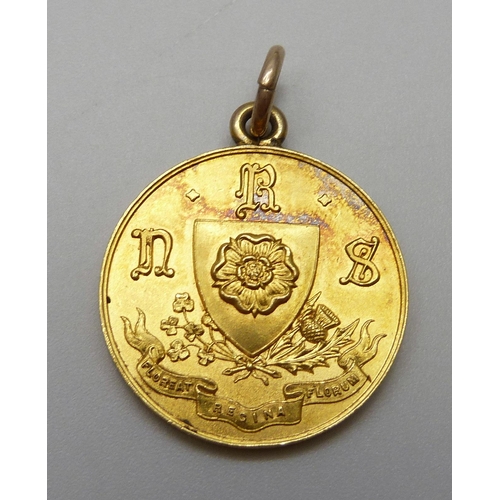 7044 - A late Victorian yellow metal National Rose Society medallion, Salterhebble 1895, cased, 9.7g