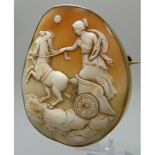 7051 - A large 9ct gold set cameo brooch depicting the Goddess Nike, 28.9g, 5.5 x 6.5cm