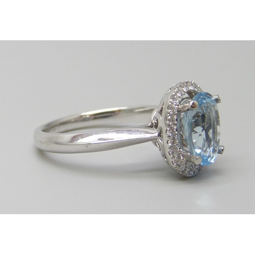 7059 - A platinum and 1.5ct oval aquamarine ring set with a round cut diamond border, 0.20ct G VS, 5.9g, M.... 