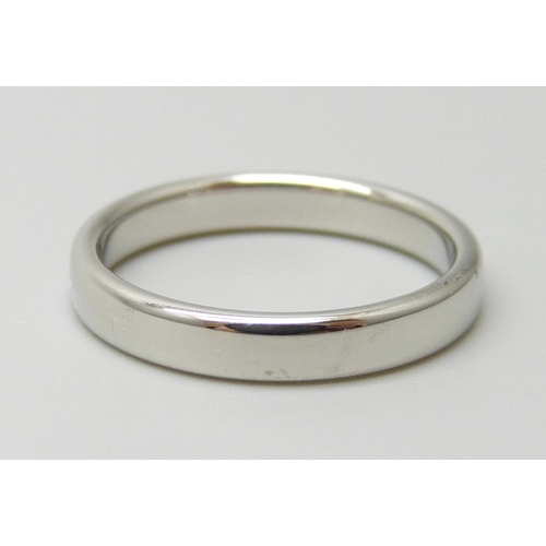 7061 - A platinum 3mm band ring, 4.9g, L/M