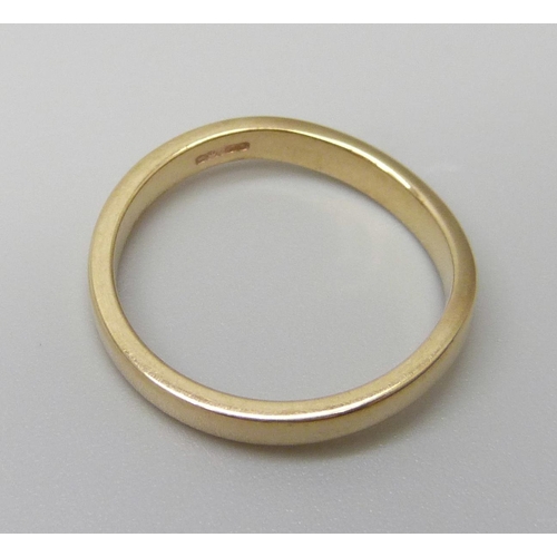 7065 - A 9ct yellow gold 2.5mm wave band ring, 2.1g, L