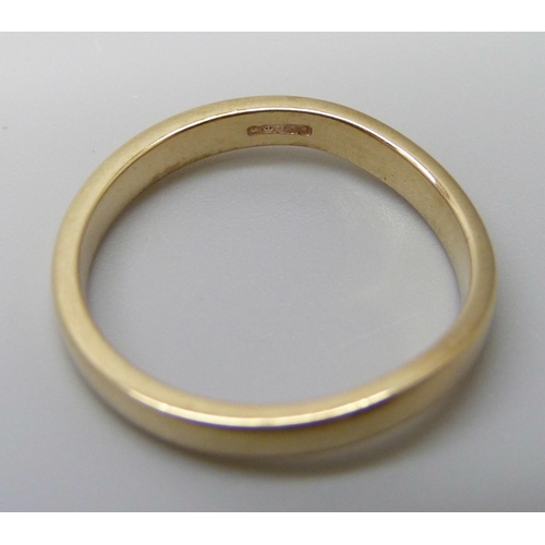 7065 - A 9ct yellow gold 2.5mm wave band ring, 2.1g, L