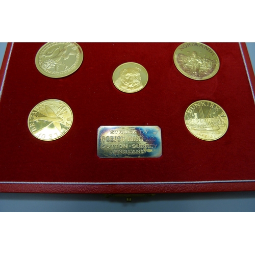 7066 - A 22ct gold coin set - Centenary of Sir Winston Churchill 1874-1974 commemorative medallions, limite... 