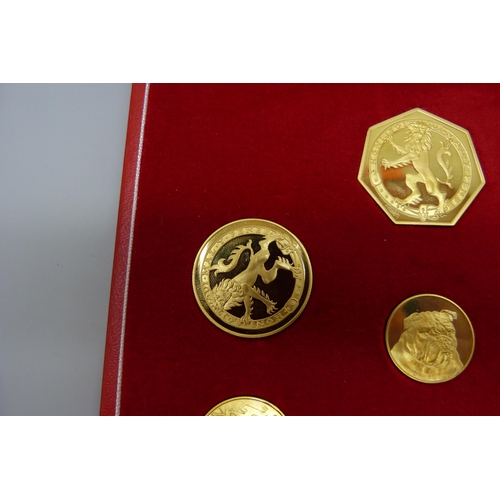 7066 - A 22ct gold coin set - Centenary of Sir Winston Churchill 1874-1974 commemorative medallions, limite... 